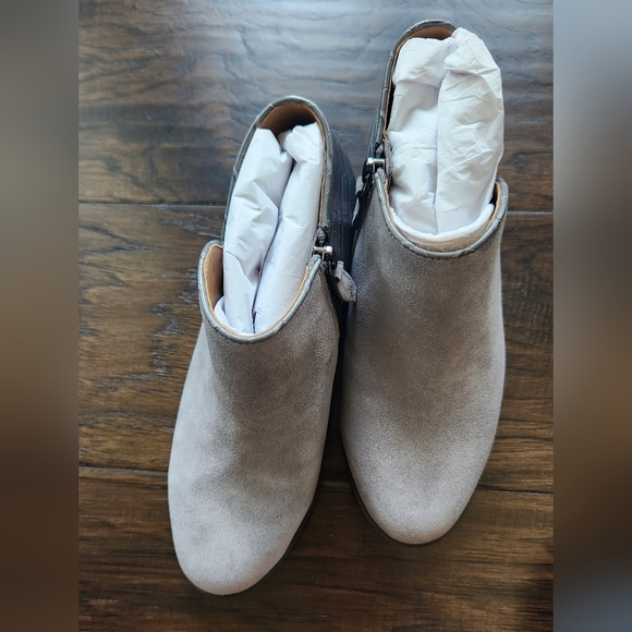 Vionic Water Repellent Suede Ankle Boots - Marissa. Size 6 M. - Picture 12 of 14